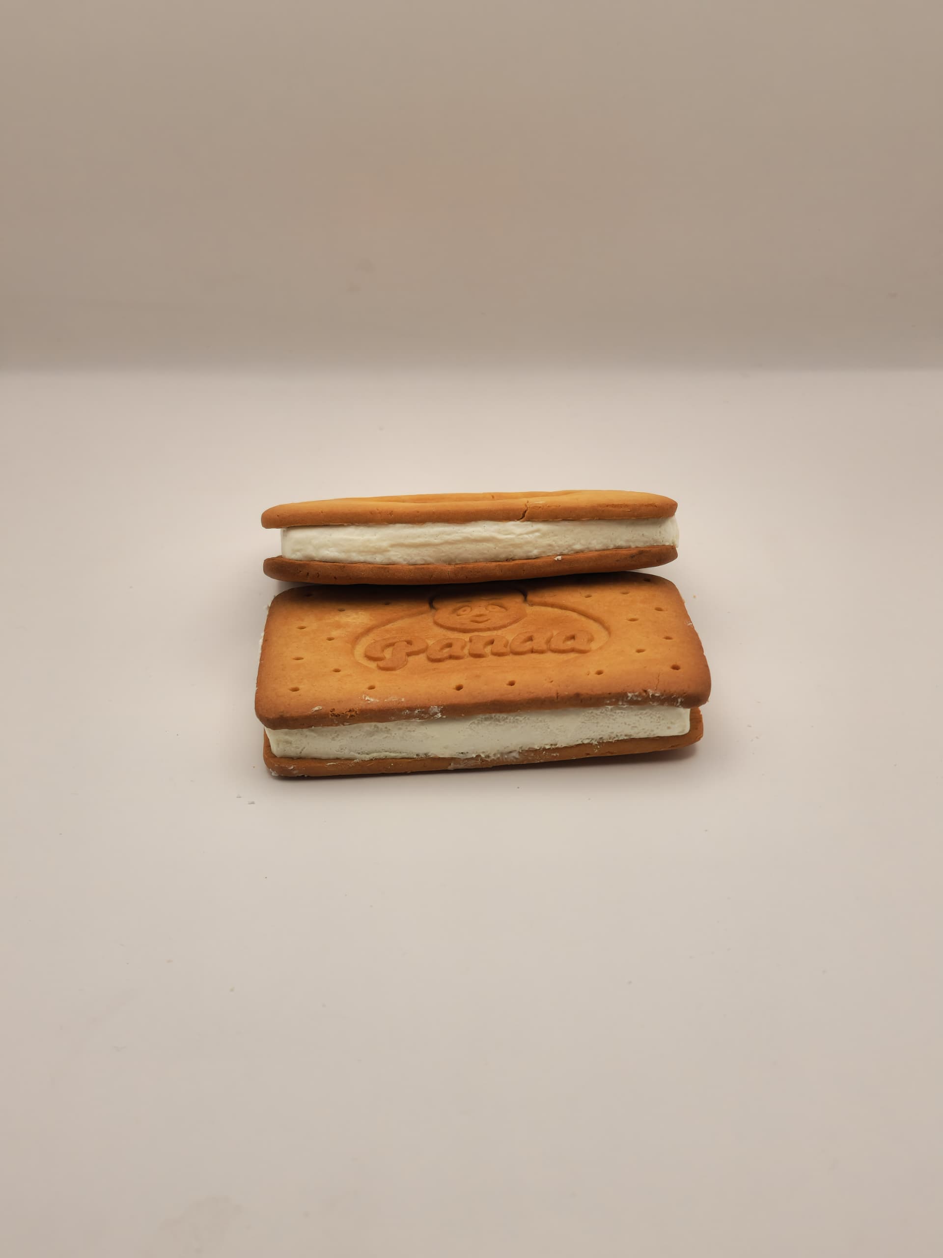 بوظة سندويش مجففة بالتبريد