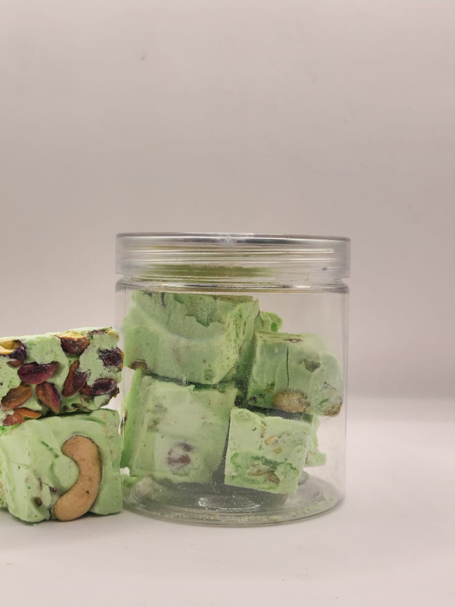 بوظة بستاشيو بالمكسرات مجففة بالتبريد