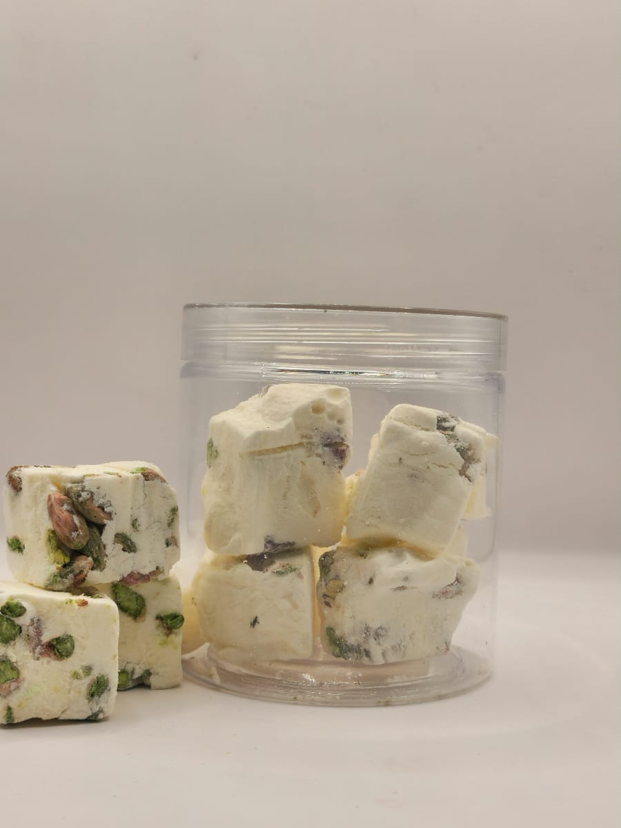 بوظة حليب بالمكسرات مجففة بالتبريد